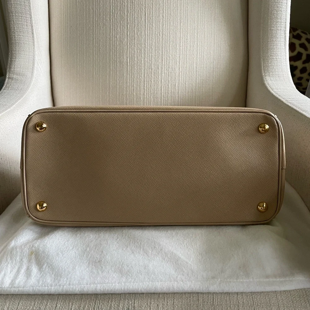 PRADA - Saffiano Large Galleria Double Zip Tote in Beige - Picture 10 of 16